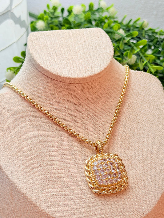 Collar de cubo con zirconia