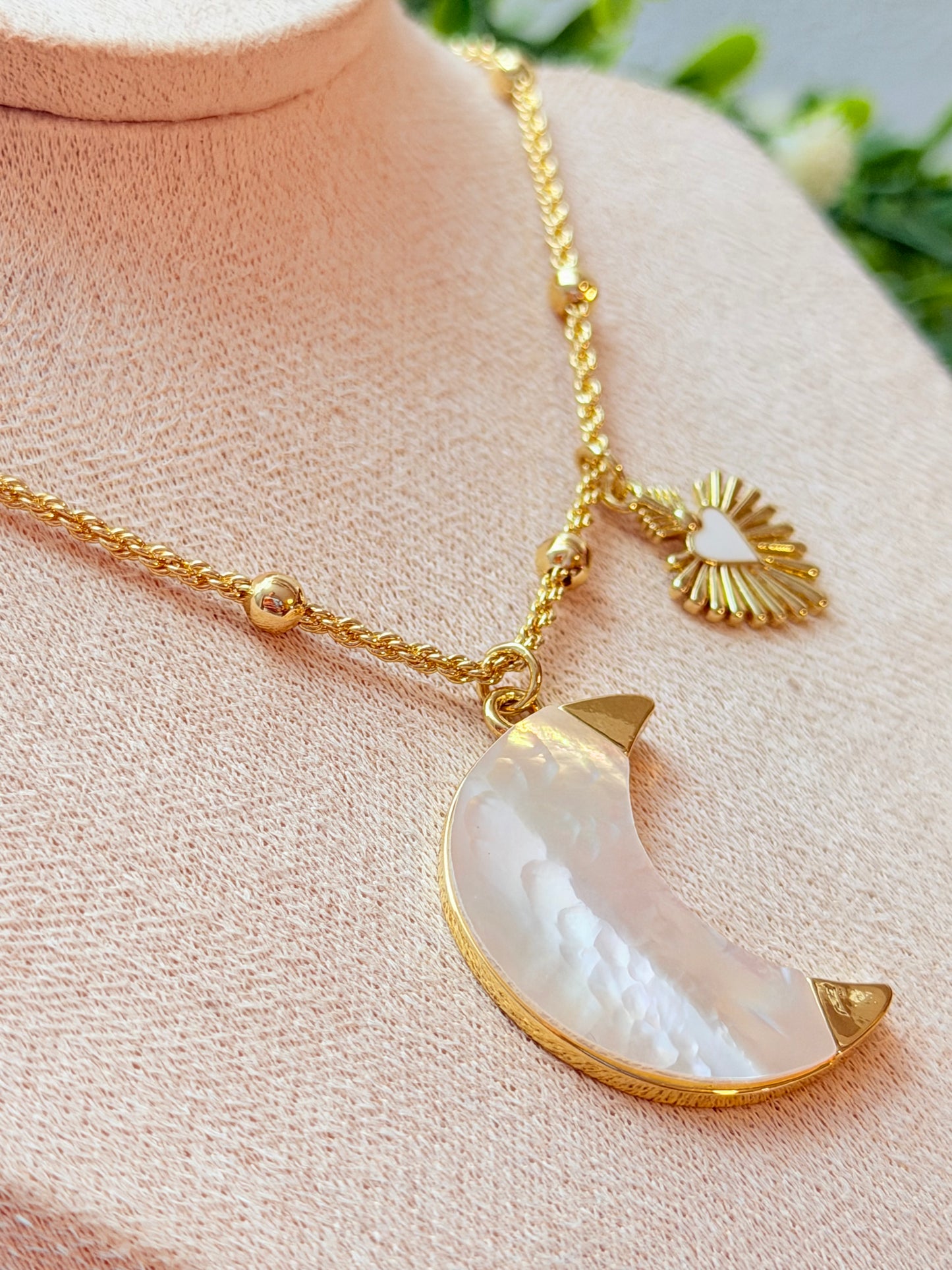 Collar de luna en nakar