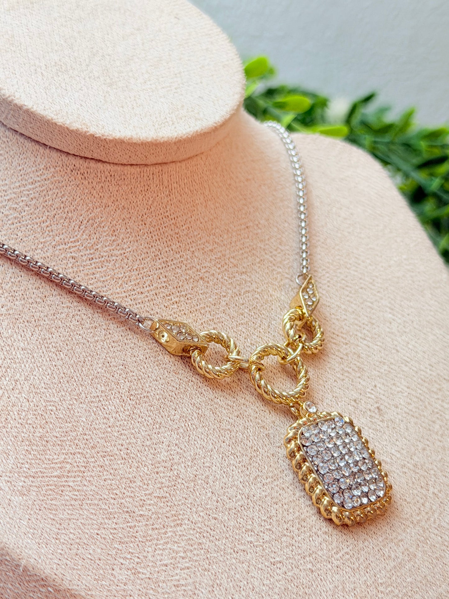 Collar dos tonos y zirconia