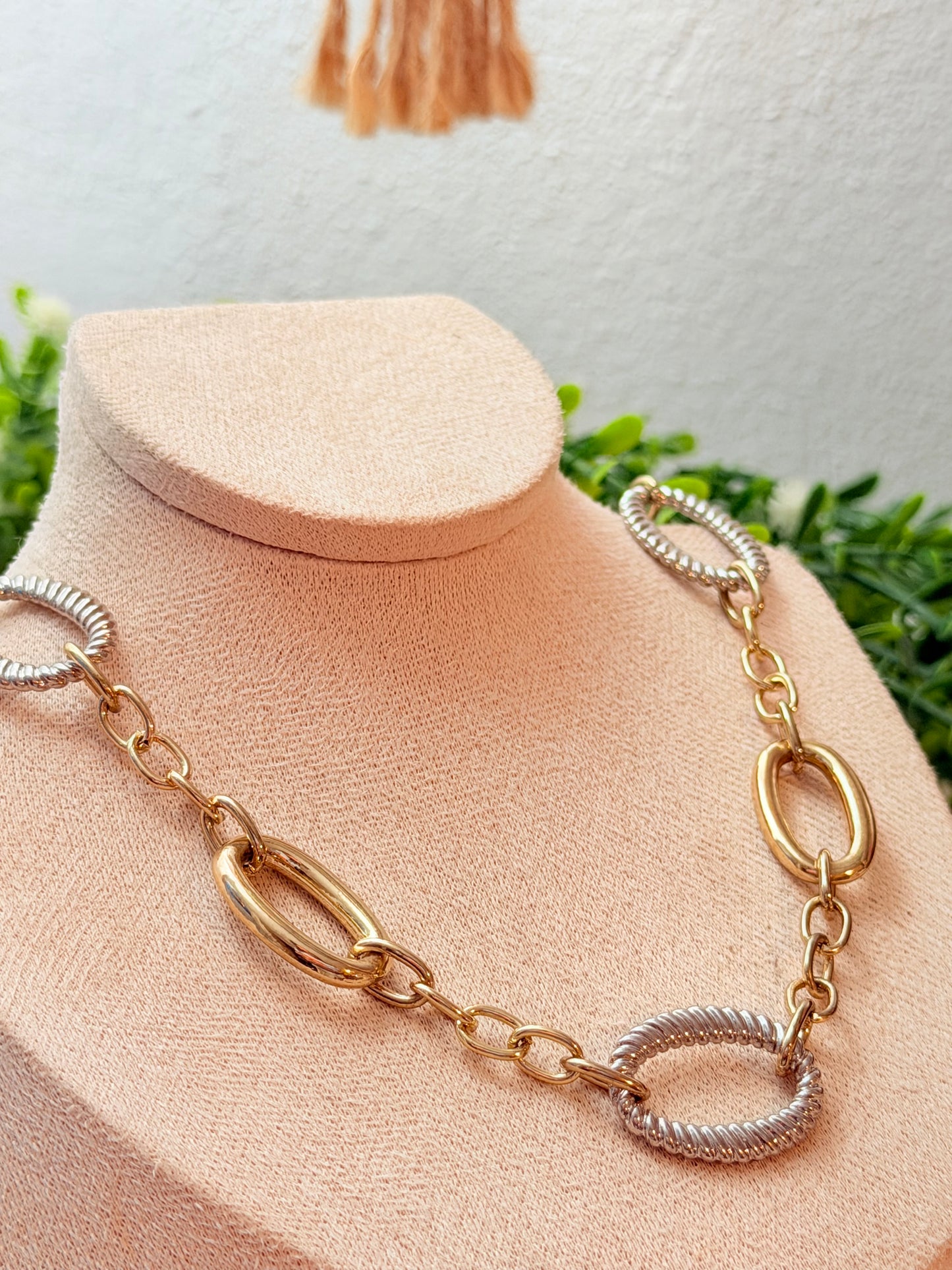 Collar dos tonos ovalado