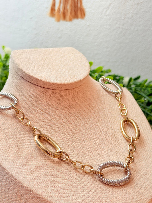Collar dos tonos ovalado