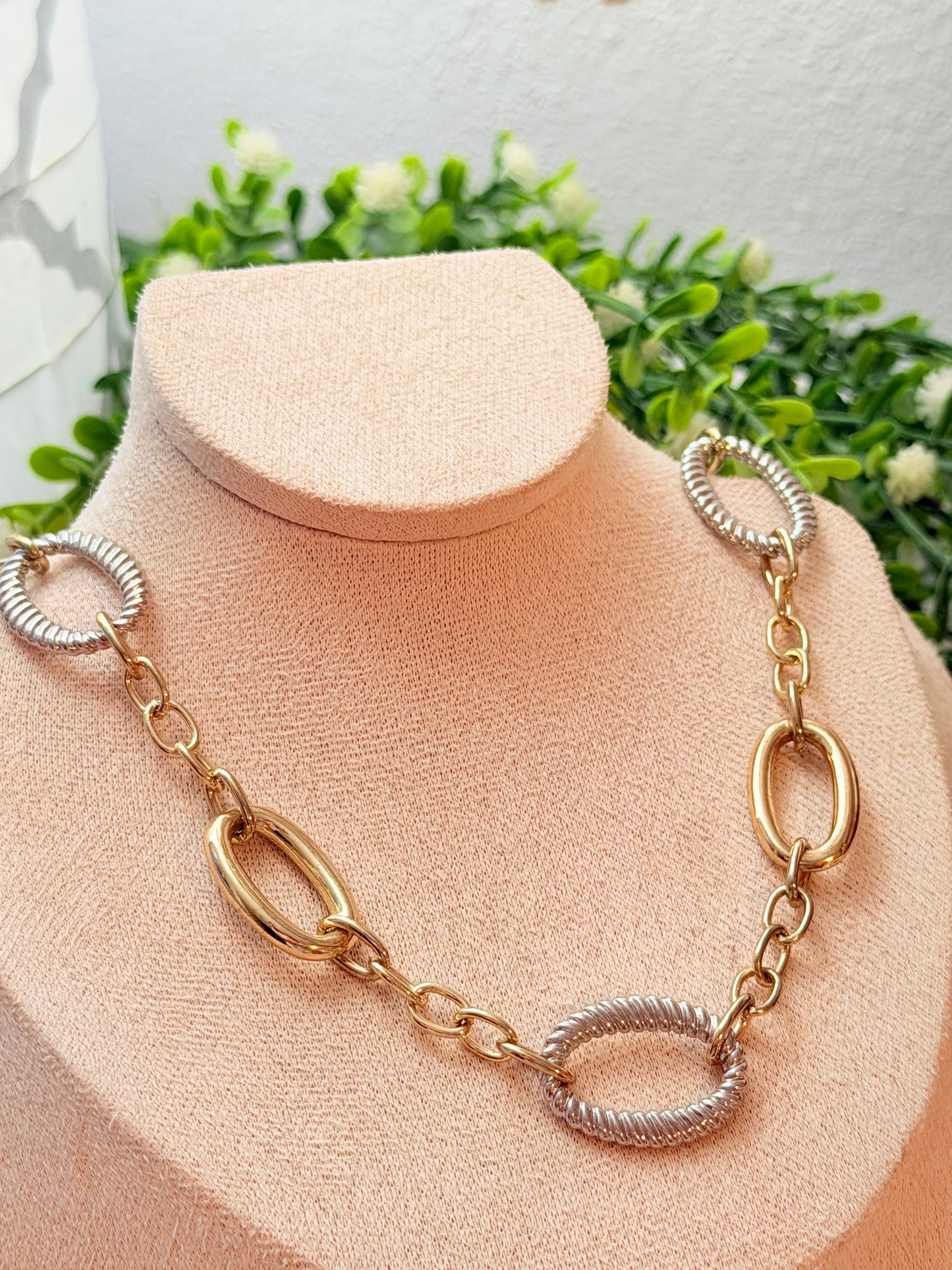 Collar dos tonos ovalado