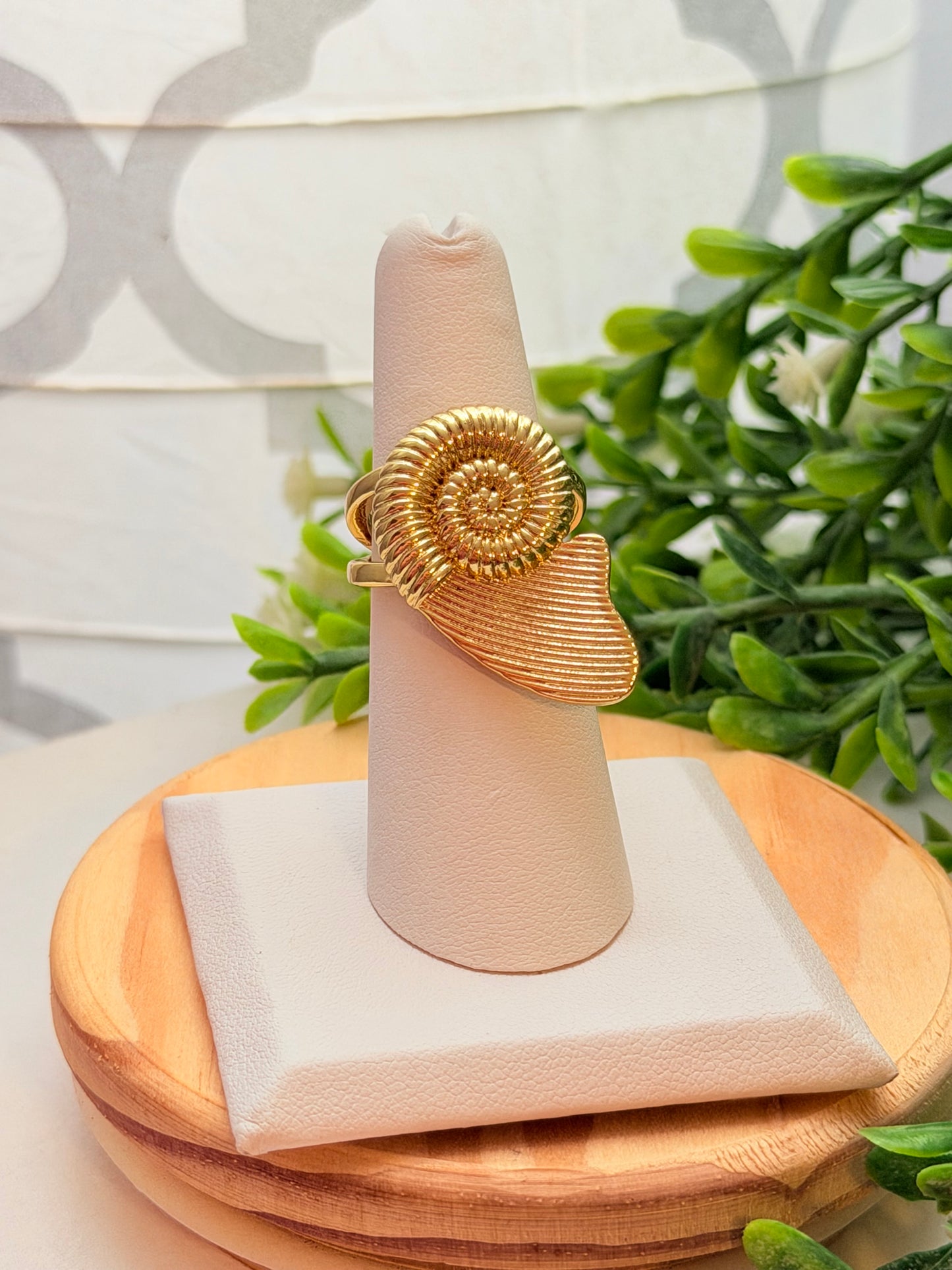 Sortija caracol dorada