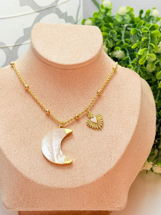 Collar de luna en nakar
