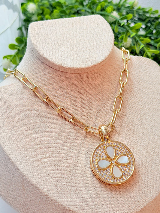 Collar de trébol nakar