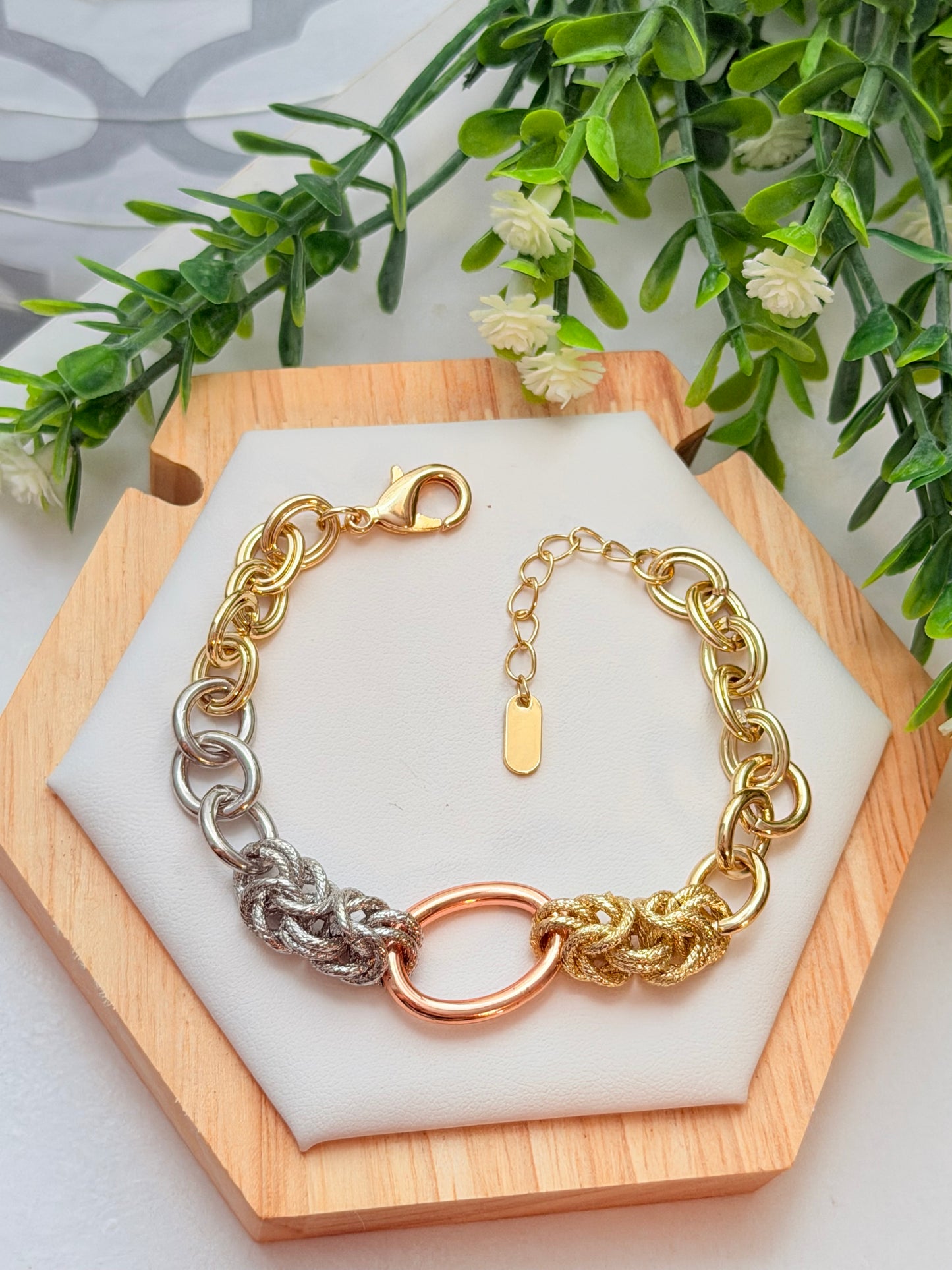 Pulsera con centro rosado