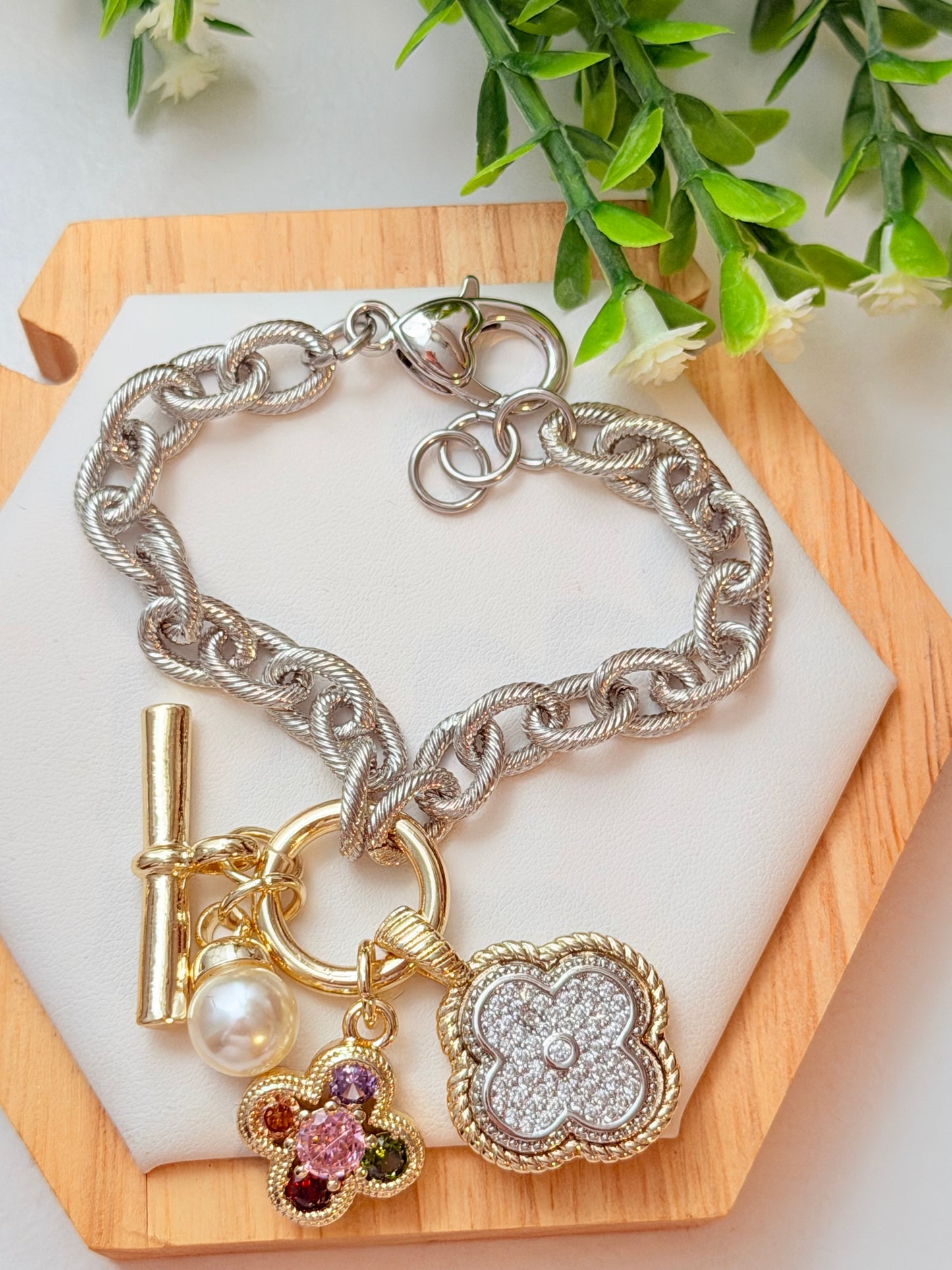 Pulsera dos tonos con charms