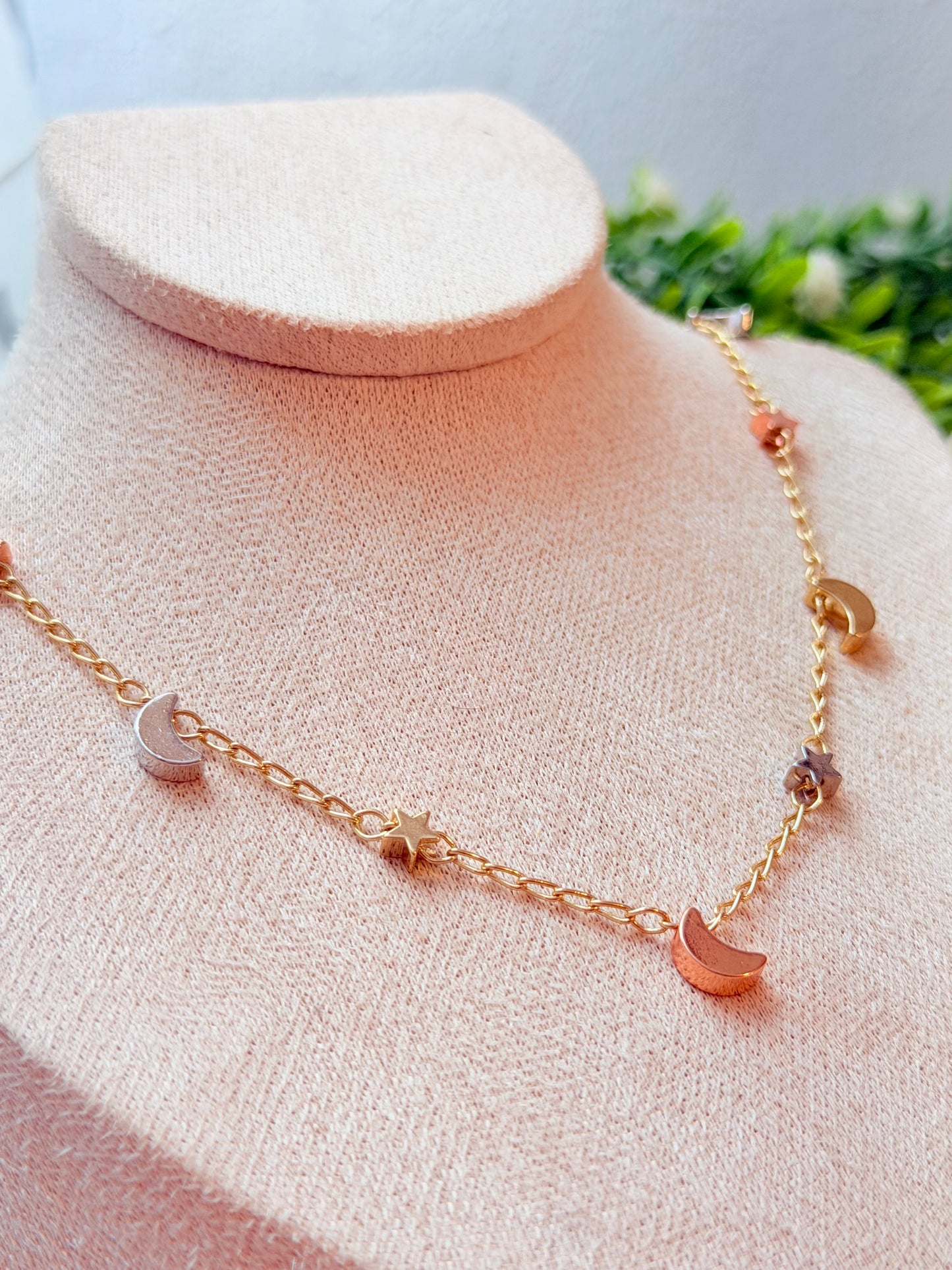 Cadena de lunas y estrellas