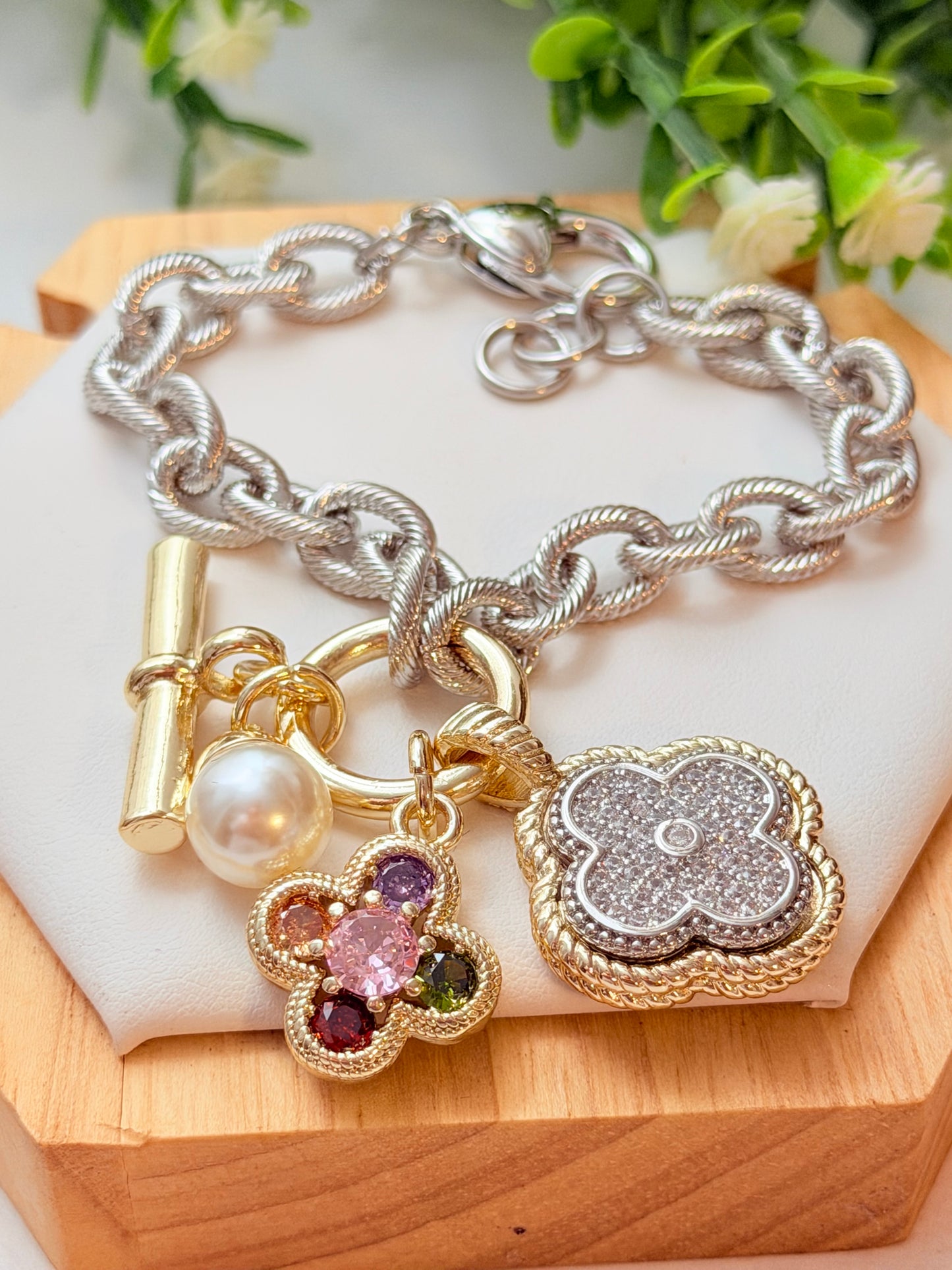 Pulsera dos tonos con charms