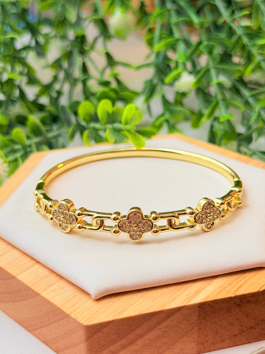 Bangel claff y zirconia