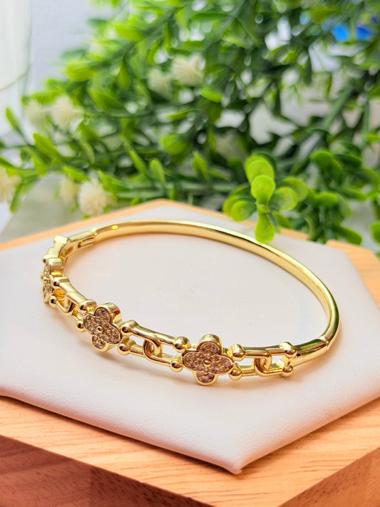 Bangel claff y zirconia